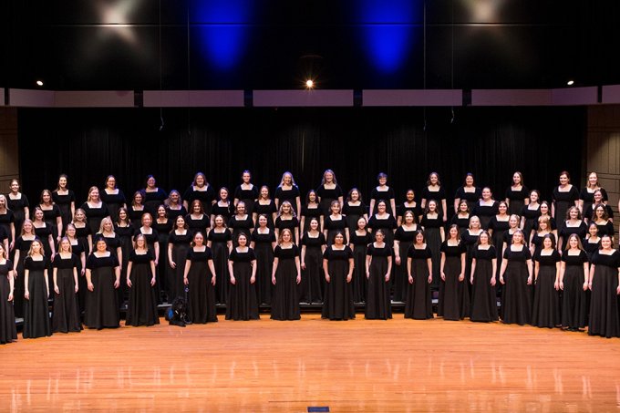 A group photo of Choralia Women's Chorus in 2023.