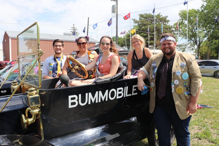 people standing by bummobile