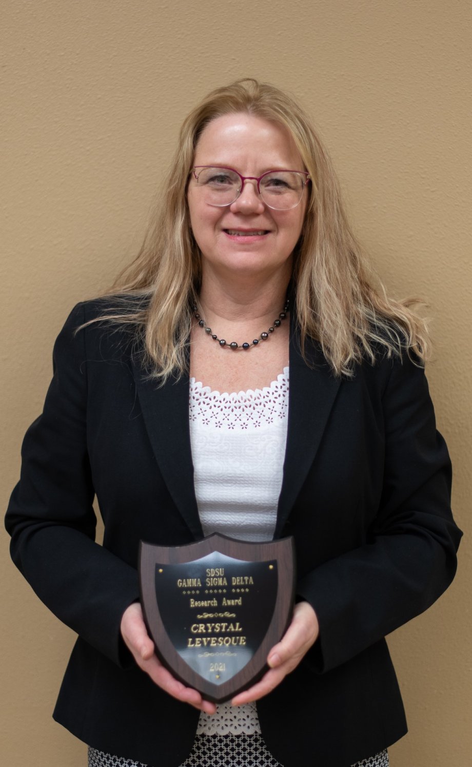 Photo of Crystal Levesque – with GSD Excellence in Research Award