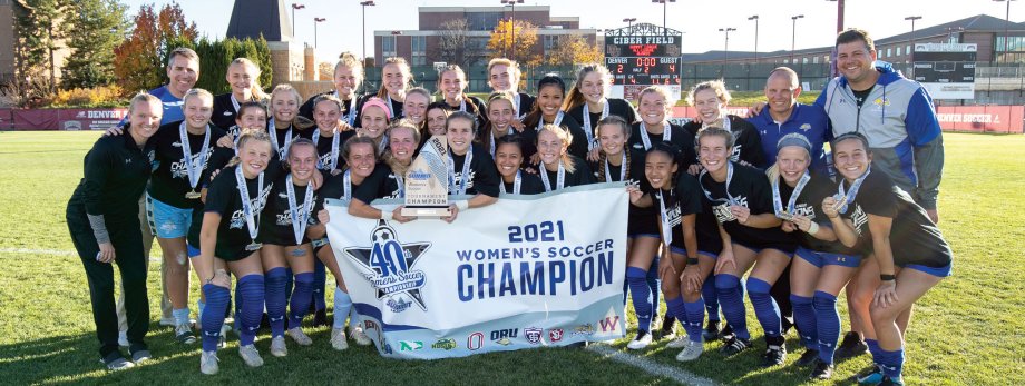 2021 SDSU women's soccer team poses with champion banner.
