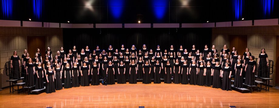 A group photo of Choralia Women's Chorus in 2023.