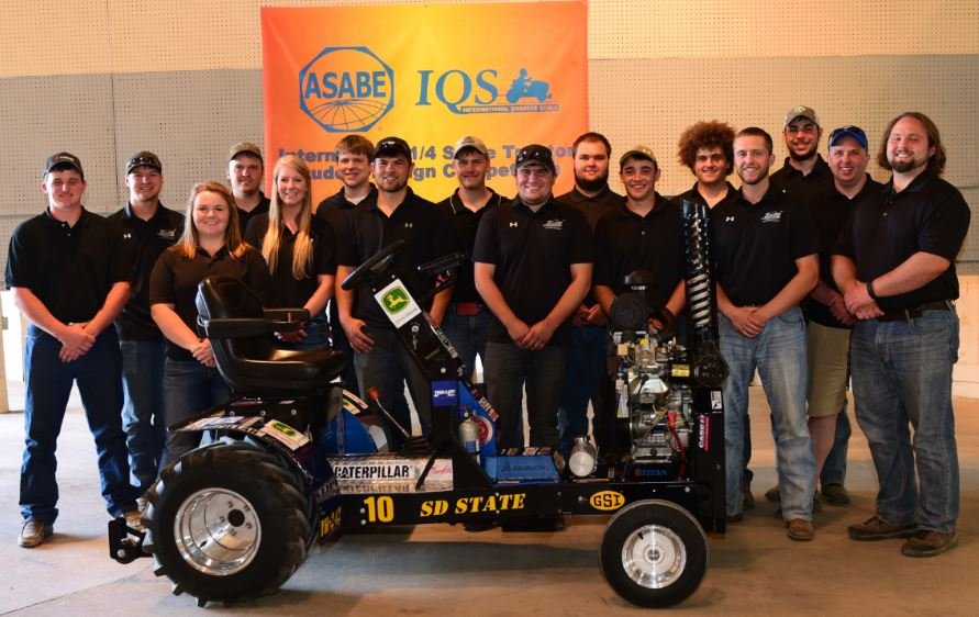 2017 Quarter Scale Team Takes Second at International Competition