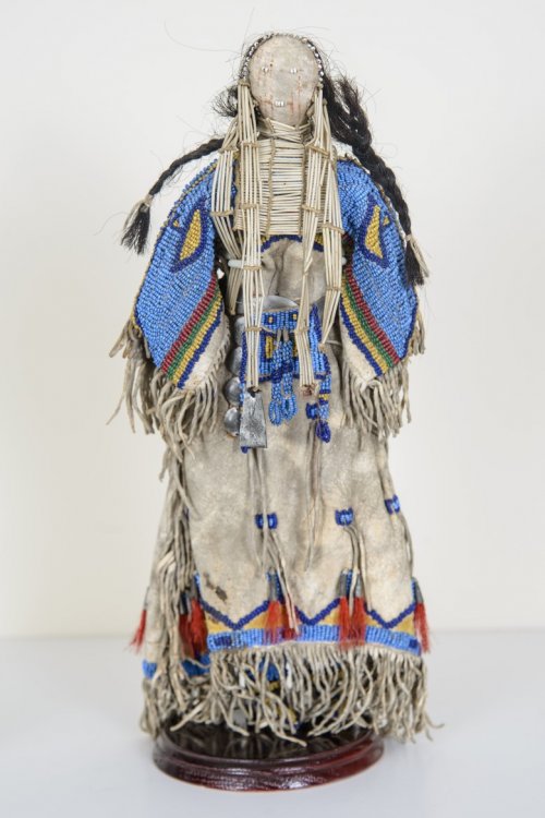 Doll by unknown artist (Lower Brule Sioux Tribe)