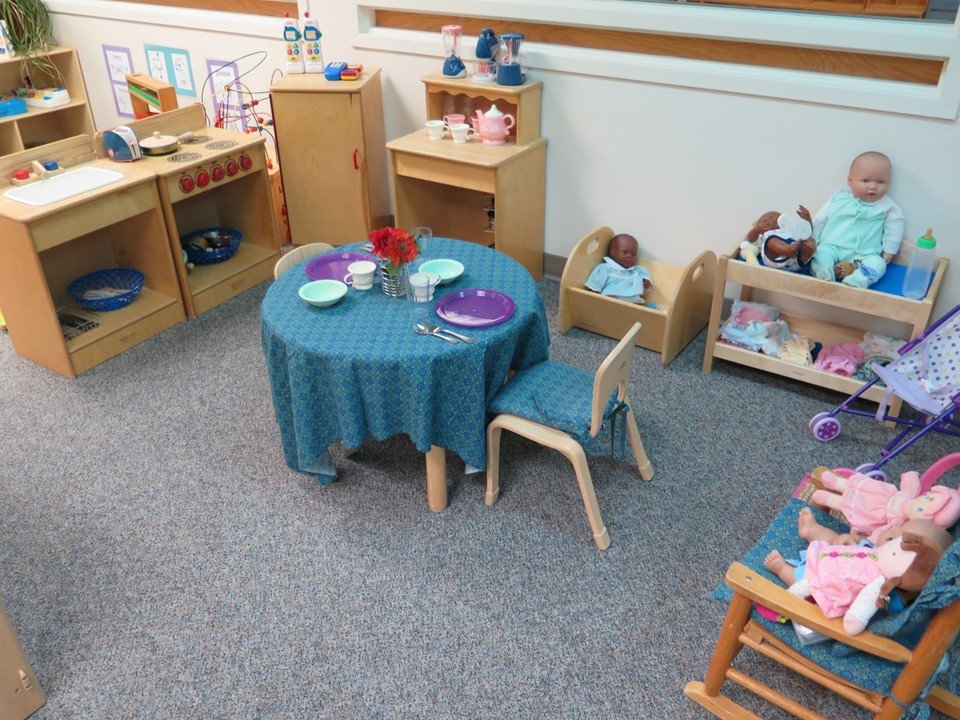 Toddler kitchen dramatic play area.