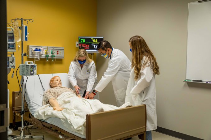 Pharmacy students in the simulation lab