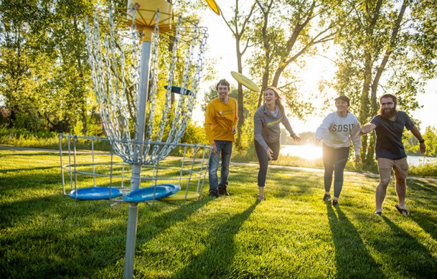 SDSU Students playing frisbee golf