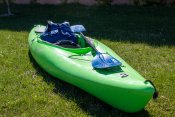 A kayak package include 1 oar and 1 lifejacket.